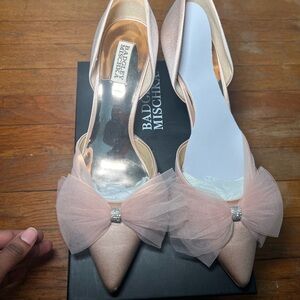 Badgley Mischka Women's Pink Satin Bow Heels
